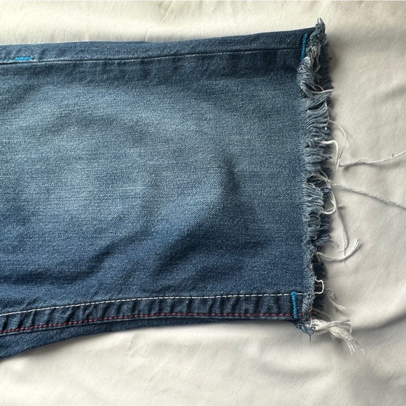 True Religion Blue Factory Distressed Cutoff Jean Shorts - Picture 8 of 9